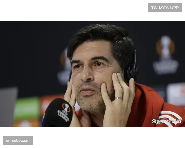 丰塞卡压迫触发时机精准把控,里昂中场三人组保持合理纵横距离